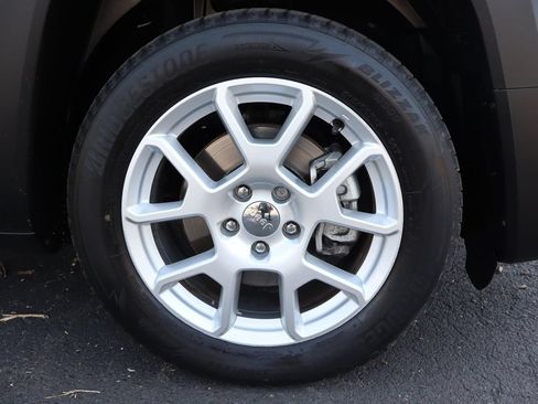 Used 2020 Jeep Renegade Latitude FWD image 43