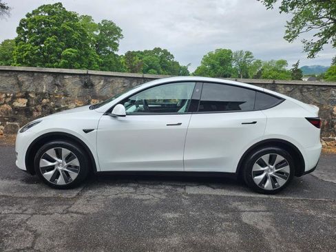 Used 2023 Tesla Model Y Long Range AWD/4WD image 8