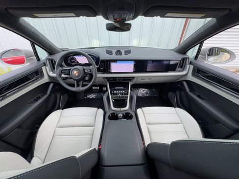 Used 2024 Porsche Cayenne Turbo image 13