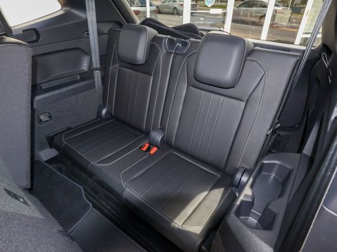 Used 2023 Volkswagen Tiguan SE R-Line FWD image 16