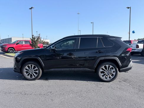Used 2023 Toyota RAV4 XLE Premium AWD/4WD image 5