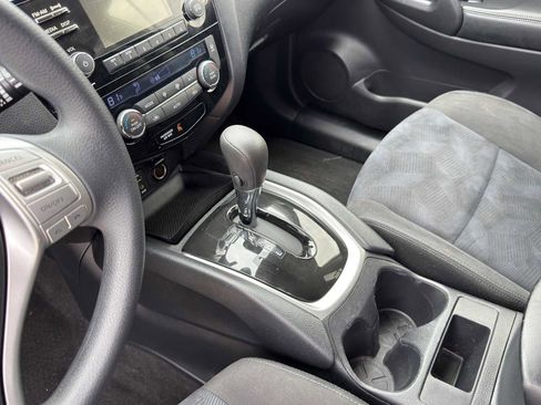 Used 2015 Nissan Rogue SV AWD/4WD image 11