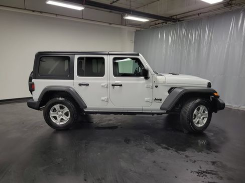 Used 2022 Jeep Wrangler Unlimited Sport AWD/4WD image 9