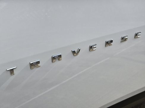 Used 2024 Chevrolet Traverse LT FWD image 12