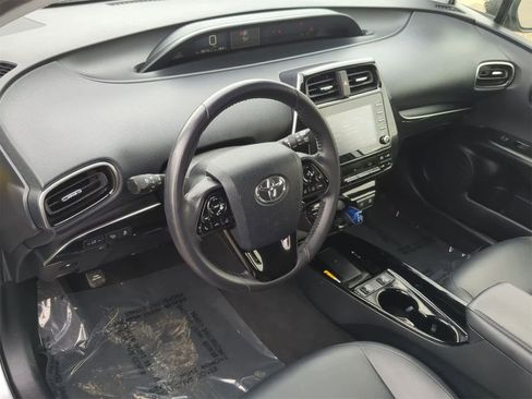Used 2022 Toyota Prius L Eco image 10