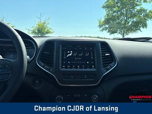 Used 2022 Jeep Cherokee Trailhawk w/ Sun, Sound & Nav Group AWD/4WD image 3
