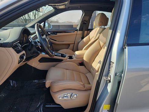 Certified 2024 Porsche Macan GTS image 5