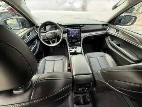 Used 2023 Jeep Grand Cherokee L Limited w/ Luxury Tech Group II AWD/4WD image 6