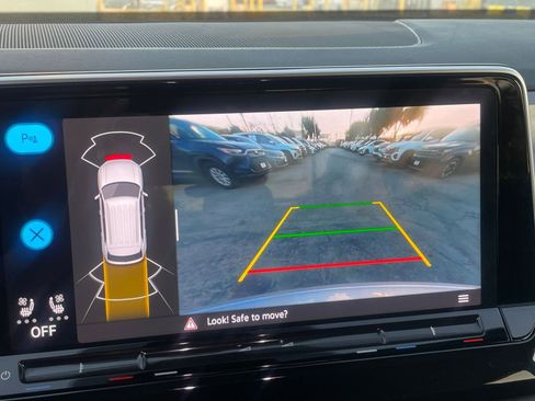 Used 2025 Volkswagen Atlas Cross Sport SE image 17