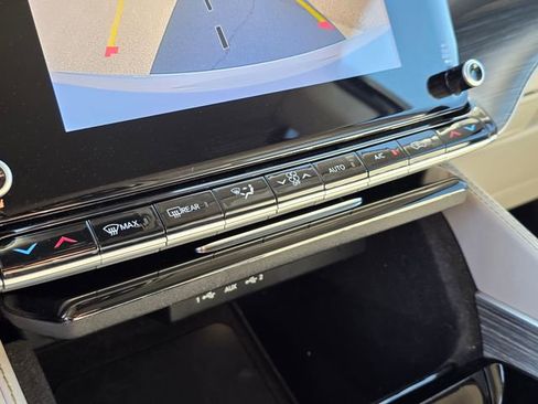 Used 2024 Jeep Wagoneer L Series II image 32