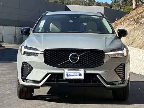 New 2026 Volvo XC60 B5 Ultra w/ Climate Package image 3