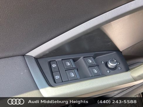 Used 2025 Audi Q3 2.0T Premium w/ Convenience Package image 13