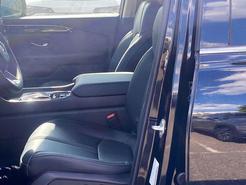 Certified 2025 Honda Pilot Touring image 2