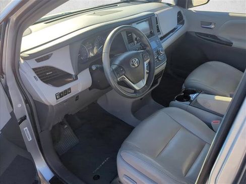 Used 2015 Toyota Sienna XLE image 8