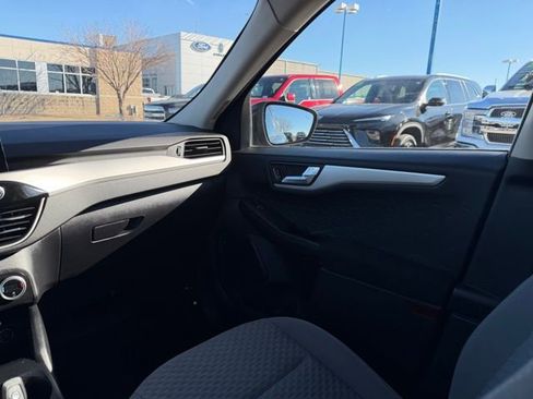 Used 2020 Ford Escape SE image 17