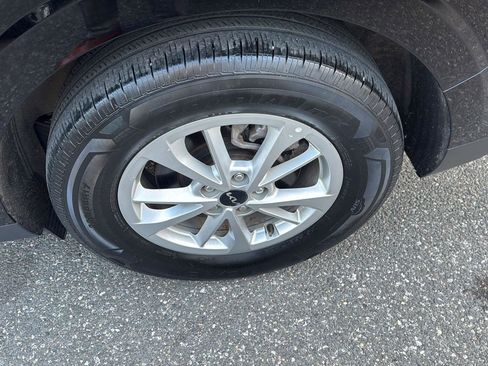Used 2024 Kia Carnival LX FWD image 26