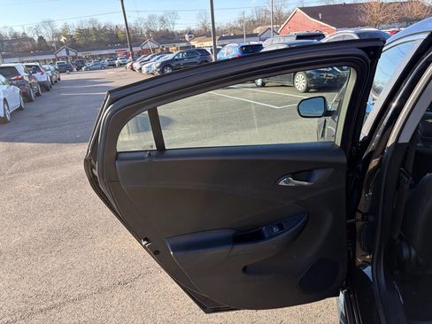 Used 2018 Chevrolet Volt Premier w/ Driver Confidence Package image 19