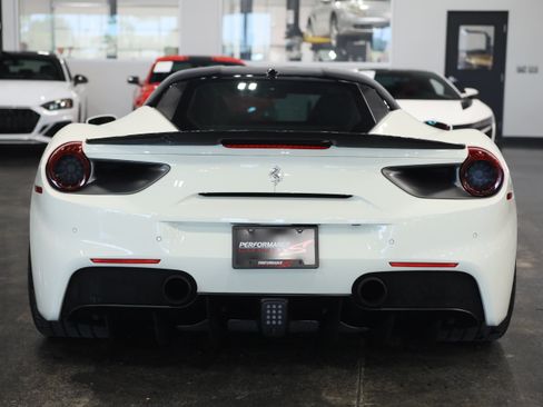 Used 2018 Ferrari 488 GTB RWD image 5