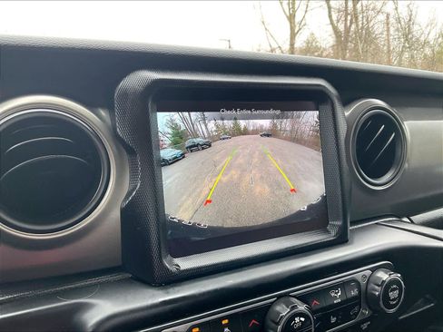 Used 2023 Jeep Wrangler Unlimited w/ Cold Weather Group image 19