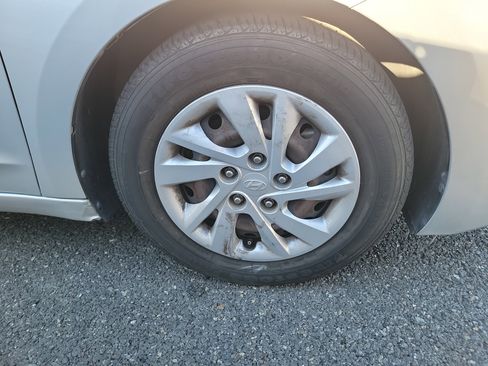 Used 2020 Hyundai Elantra SE w/ Cargo Package (C1) image 5