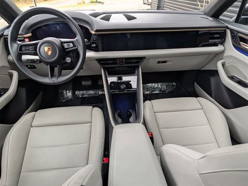 Used 2024 Porsche Macan 4 Electric image 8