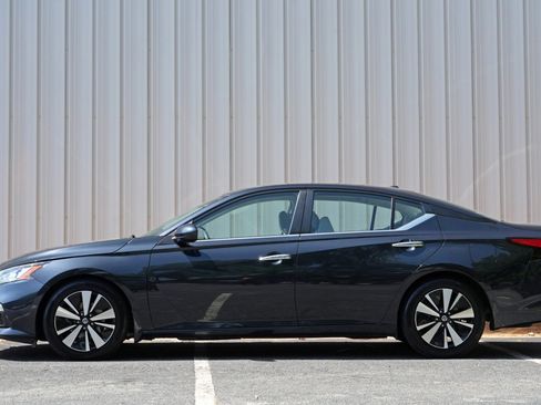Used 2022 Nissan Altima 2.5 SV FWD image 8