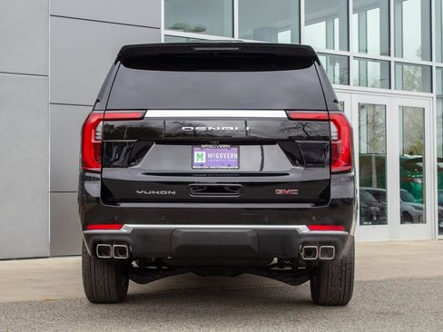 Used 2026 GMC Yukon Denali w/ Sun & Power Step Package AWD/4WD image 9