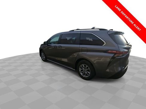 Used 2022 Toyota Sienna LE image 6