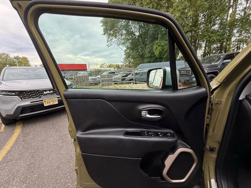 Used 2015 Jeep Renegade Limited w/ Safety & Security Group I image 9