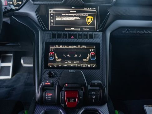 Used 2024 Lamborghini Urus Performante image 39