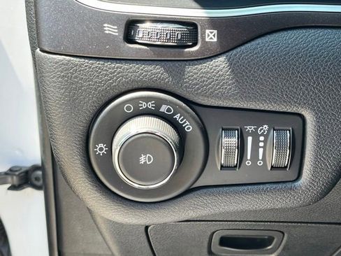 Used 2019 Jeep Cherokee Trailhawk w/ Cold Weather Group AWD/4WD image 20