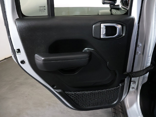 Used 2022 Jeep Wrangler Unlimited Rubicon w/ Cold Weather Group AWD/4WD image 30