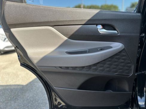 Used 2019 Hyundai Santa Fe SE image 17