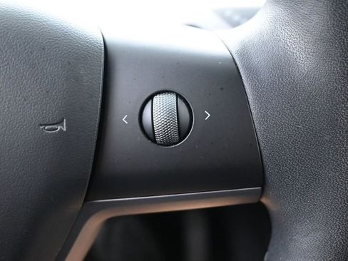 Used 2023 Tesla Model Y Long Range AWD/4WD image 24