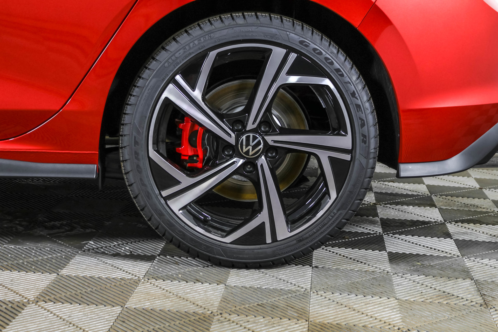New 2026 Volkswagen GTI SE FWD image 18