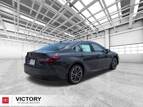 Used 2026 Toyota Camry XLE AWD/4WD image 3