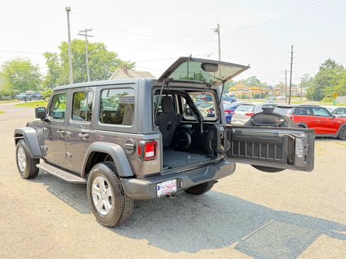 Used 2018 Jeep Wrangler Unlimited Sport S AWD/4WD image 34