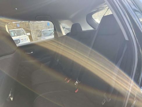 Used 2023 Honda HR-V LX image 12