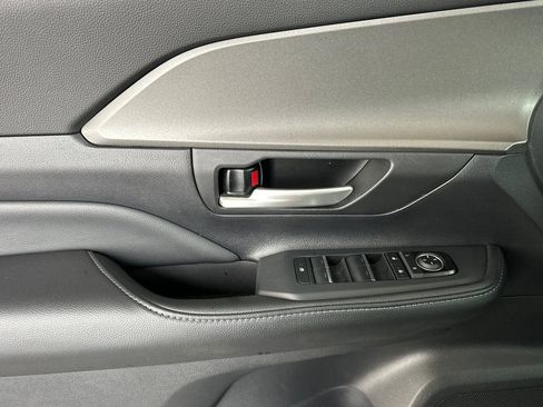 Used 2025 Toyota Grand Highlander XLE image 11
