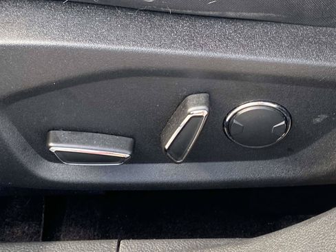 Used 2018 Ford Fusion SE w/ Fusion SE Technology Package FWD image 15