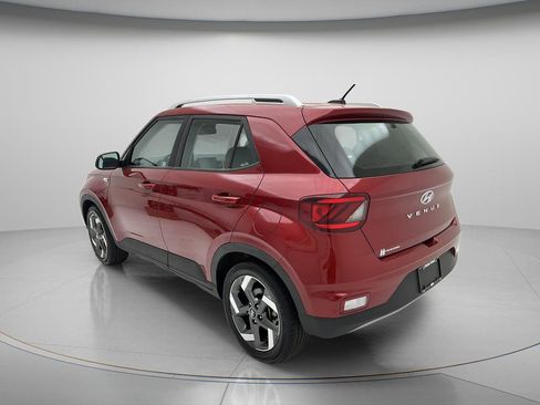 Used 2025 Hyundai Venue SEL FWD image 7