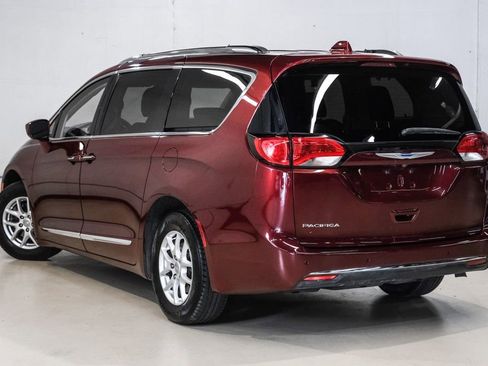 Used 2020 Chrysler Pacifica Touring-L image 12