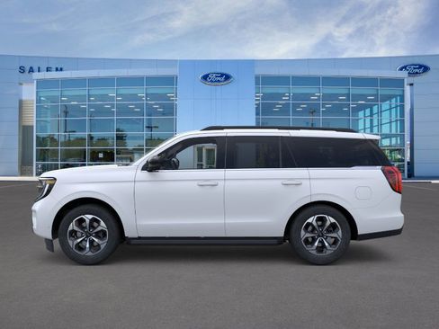 New 2026 Ford Expedition Active image 4