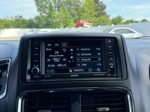 Used 2018 Dodge Grand Caravan SXT w/ Driver Convenience Group FWD image 32