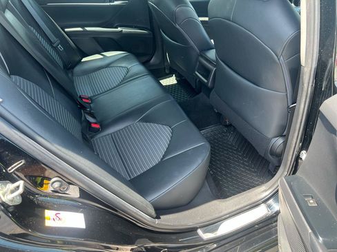 Used 2018 Toyota Camry SE FWD image 11