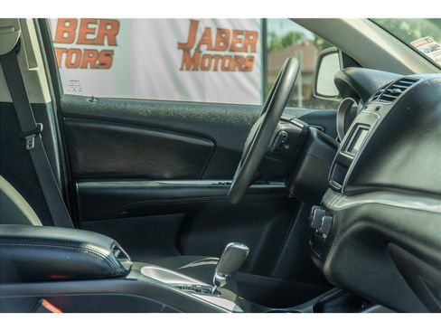 Used 2019 Dodge Journey SE FWD image 7