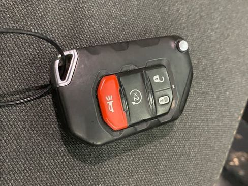 Used 2024 Jeep Wrangler Unlimited Sahara AWD/4WD image 31