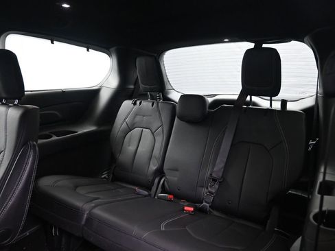 Used 2020 Chrysler Pacifica Touring-L Plus image 20