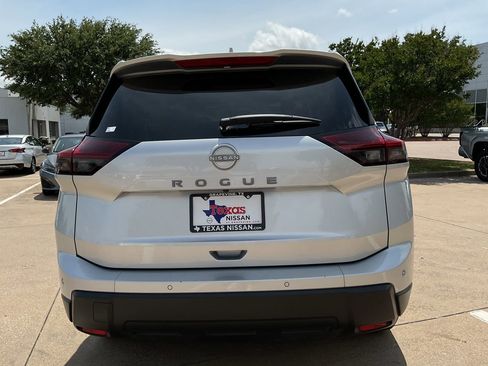 Used 2025 Nissan Rogue SV FWD image 5