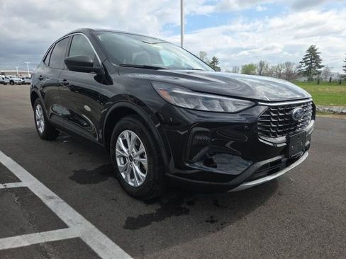 Used 2023 Ford Escape Active w/ Cold Weather Package image 1